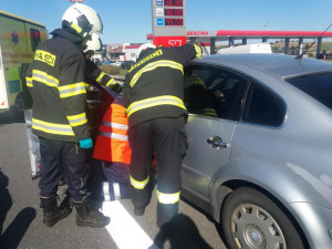 Táborští hasiči zasahovali u nehody tří aut na dálnici D3