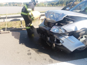 Táborští hasiči zasahovali u nehody tří aut na dálnici D3