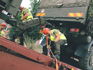 Součástí nácviku bylo i naložení techniky na železniční vozy a přesun do vojenského výcvikového prostoru Hradiště.