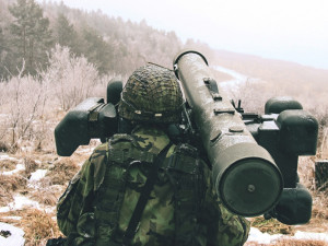 Operátoři protiletadlových raketových kompletů RBS-70 si zároveň prohloubili své znalosti v odborné přípravě.