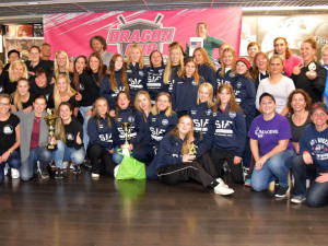 Mezinárodní ženský hokejový turnaj International Dragon 2018 se uskutečnil v českobudějovickém Hokejovém centru Pouzar.