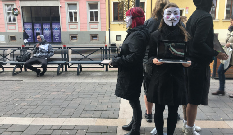 V centru Budějc proběhla smuteční akce ke Světovému dni hospodářských zvířat