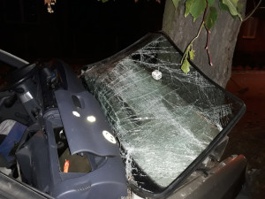 Dopravní nehoda ve Vodňanech, při které zemřel spolujezdec a řidič utrpěl středně těžké zranění.