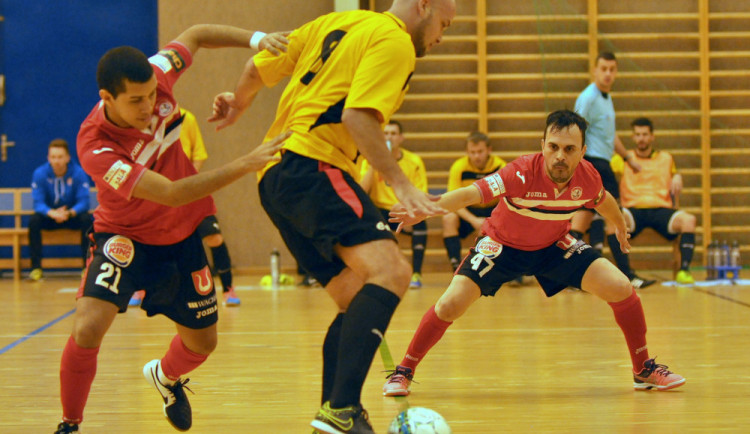 Futsalový tým SK Dynamo PCO České Budějovice v druholigové premiéře na severu Čech podlehl Pampuchu Liberec 4:5.