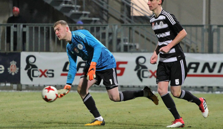 Fotbalisté českobudějovického Dynama podlehli ve třetím kole Mol Cupu prvoligovému týmu Bohemians Praha 1905 po bezbrankovém poločase nakonec 0:1.