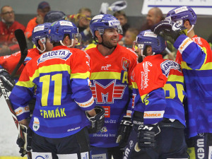 Druhá branka Miloslava Čermáka (vlevo zády) definitivně rozhodla o výhře domácích