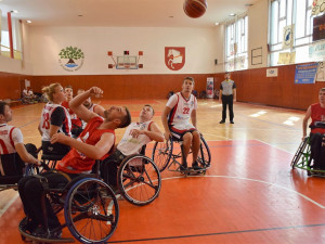 Basketbaloví Tigers na vozíku.