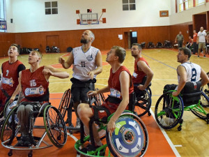 Basketbaloví Tigers na vozíku.