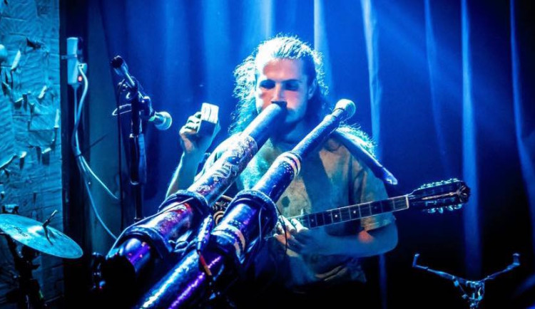 KULTURNÍ TIPY: Poslechněte si, jak zní didgeridoo, buzuki nebo bansuri flétna