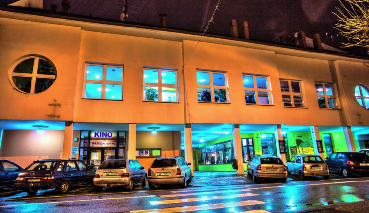 Středem kulturního dění v Hluboké nad Vltavou je Kulturní centrum Panorama, které své programy i zázemí pro různé zájmové spolky nabízí již od října 1995.