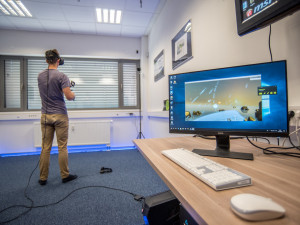 Virtuální realita jako pomocník manažerů i léčba strachu z pavouků nebo výšek.