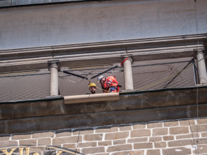 Evakuovali i jednotlivé osoby.