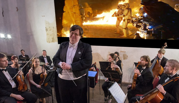 O slavností zakončení se postarají Smyčce Pražského filmového orchestru