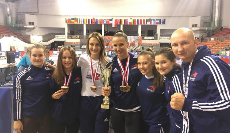 Budějcké karatistky bodovaly v Polsku. Hned tři si vezou domů medaile