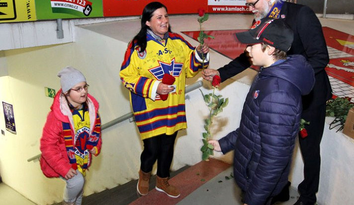 Fanynky Motoru dostanou dárek.