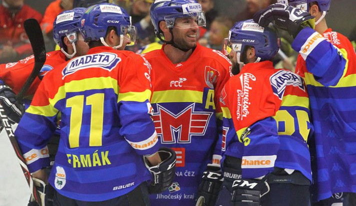 Motor veze domu tři body.