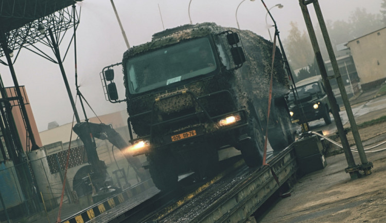 Součástí přípravy techniky byla i její dezinfekce.