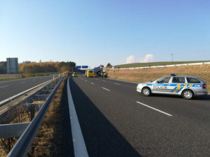 Za Pískem došlo k vážné dopravní nehodě. Silnice na Prahu je uzavřená