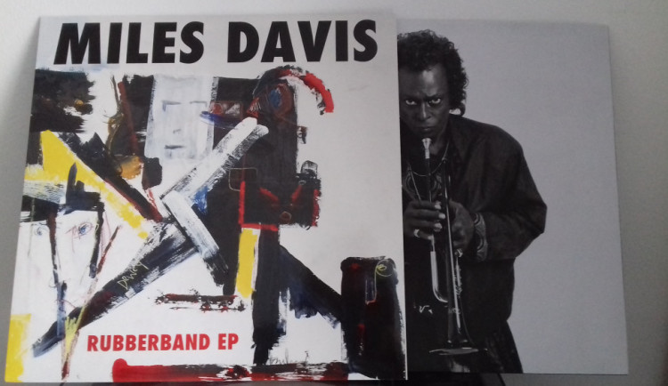 RECENZE: Rubberband aneb parádní dárek fanouškům Milese Davise