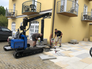 Se svými dnes již 85 zaměstnanci působí firma Tonstav-Service na českém trhu už od roku 1996.