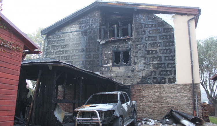 Škodu za sedm milionů korun způsbil na Strakonicku požár pergoly