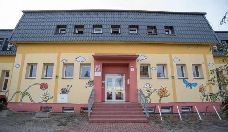 Základní škola v Mladém je svěží šedesátnicí