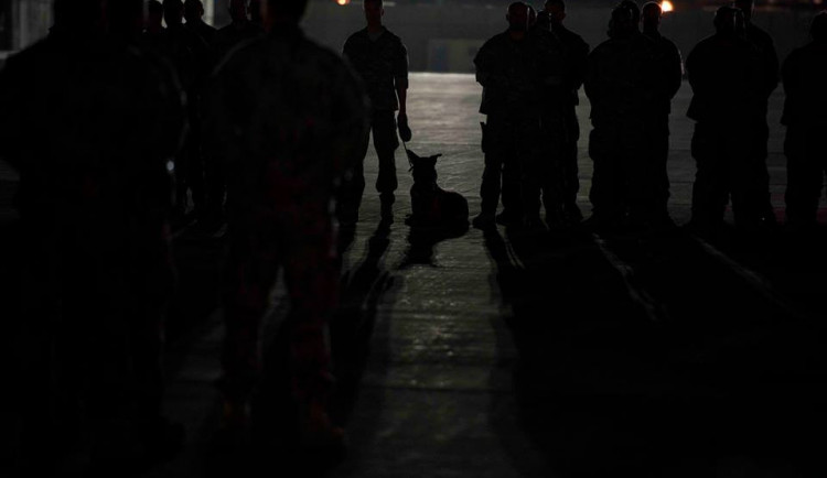 Vojenský speciál přivezl do vlasti ostatky padlého vojáka