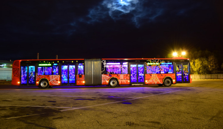 Budějovicemi projede halloweenský autobus. Nejlepší maska vyhraje tablet