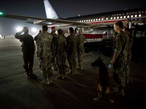 S Procházkou se už před odletem z Afghánistánu na bagrámském letišti rozloučili jeho kolegové.