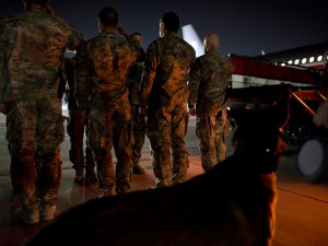 S Procházkou se už před odletem z Afghánistánu na bagrámském letišti rozloučili jeho kolegové.