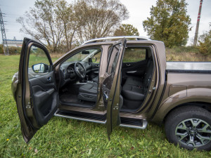 Dělník i výletník. Terénní pick-up Alaskan nabízí za bezkonkurenční cenu skvělé jízdní vlastnosti.