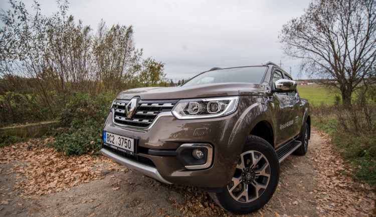 Dělník i výletník. Terénní pick-up Alaskan nabízí za bezkonkurenční cenu skvělé jízdní vlastnosti.