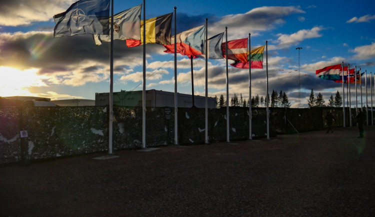 V kempu Rødsmoen se na operaci kromě českých vojáků připravovali i příslušníci dalších aliančních jednotek. Autor: Radek Kulhánek