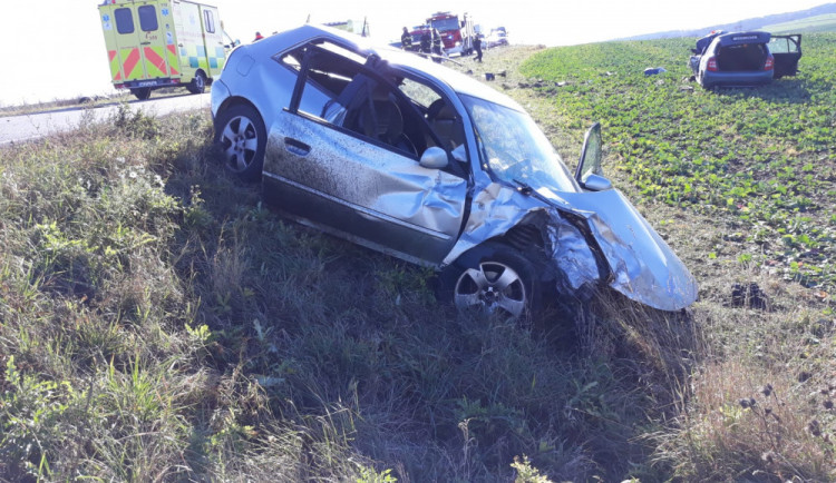 Tragickou nehodu u Zlivice na Písecku nepřežili dva lidé. Další tři jsou těžce zraněni