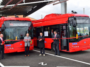 Dva nové elektrobusy budějckého dopravního podniku havarovaly, jeden už je zpět v provozu