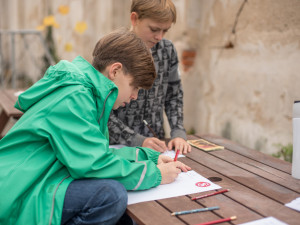 Století proletělo i budějckou montessori školou. Děti zaujaly bony