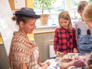 Století proletělo i budějckou montessori školou. Děti zaujaly bony