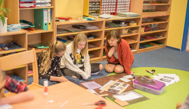 Století proletělo i budějckou montessori školou. Děti zaujaly bony