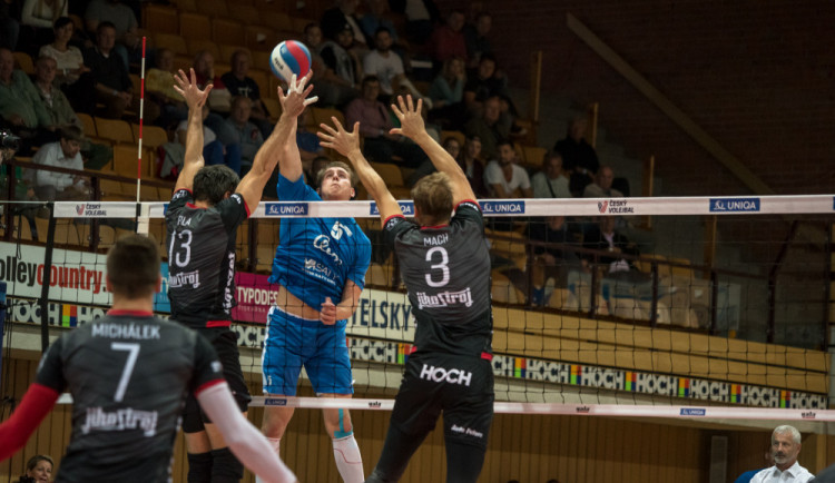 Jihostroj chce doma zvítězit