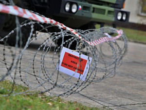 Místa velení jednotky a řízení palby jsou střežena