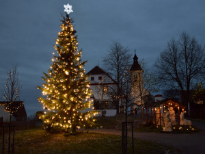 V Albrechticích natáčeli vánoční reklamu. Na náměstí už napadl sníh