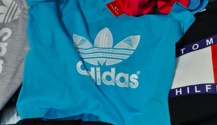 Jihočeská ČOI zabavila na Prachaticku padělky za více než dva miliony korun