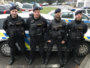 Budějčtí policisté vytáhli topícího se muže z Vltavy. Zachránili mu život