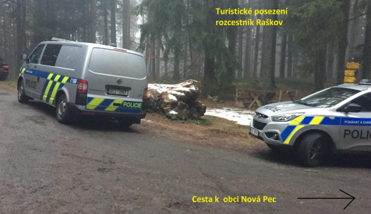 Turisté našil u Nové Pece neznámou mrtvolu, policie hledá svědky