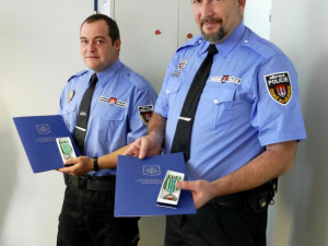 Budějčtí strážníci byli oceněni medailemi za spolupráci se státní policií