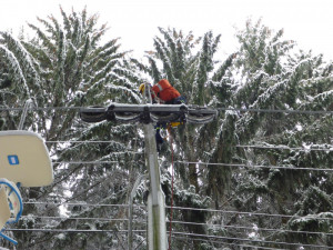 Jihočeští hasiči cvičili na Kleti záchranu turistů uvízlých v lanovce