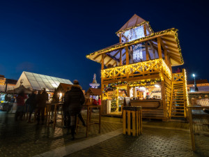 Novinkou letošního ročníku je vyhlídková věž, která vyrostla vedle kluziště.