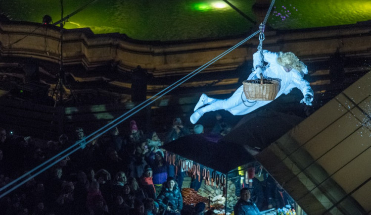 Budějce opět navštíví anděl, na náměstí tradičně slétne z Černé věže