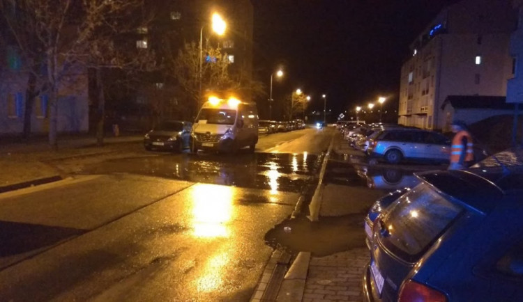 Prasklé potrubí na Větrné