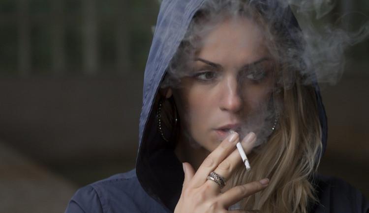 Kouříme méně, nemocných ubývá, tvrdí odborníci